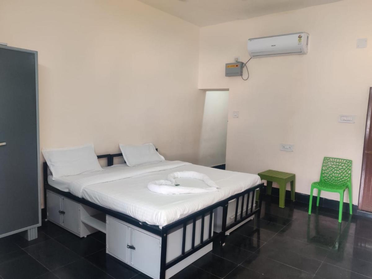 Heritage Bagala Dharmasala Hotel Puri Eksteriør billede